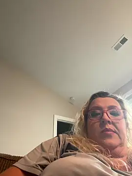 Snapshot of IntimateCpl chatting on 5, 8, 2026 IntimateCpl online show from 5, 8, 2026