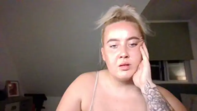 Snapshot of ItsHarleyMonroe chatting on 4, 8, 2026 ItsHarleyMonroe online show from 4, 8, 2026