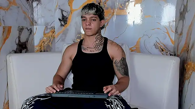 Snapshot of Noah__Browm chatting on 1, 8, 2026 Noah Browm online show from 1, 8, 2026