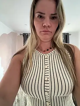 Snapshot of blondefantisy_ chatting on 3, 8, 2026 blondefantisy online show from 3, 8, 2026