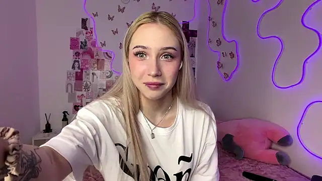 Snapshot of arilove_ chatting on 3, 8, 2026 arilove online show from 3, 8, 2026