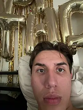 Snapshot of Sweetbig9boy chatting on 4, 8, 2026 Sweetbig9boy online show from 4, 8, 2026