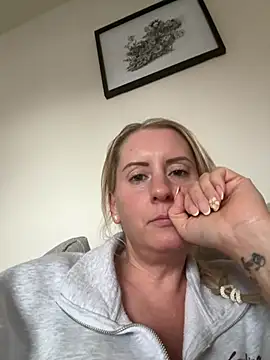 Elegant Erin online show from 4, 8, 2026