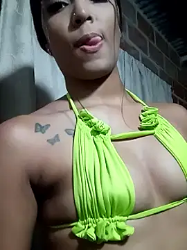 Snapshot of KHLOE_HILTON chatting on 5, 8, 2026 KHLOE HILTON online show from 5, 8, 2026
