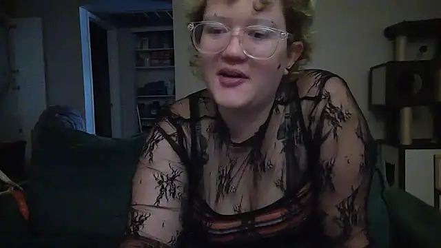 Snapshot of TreatLucky chatting on 3, 8, 2026 TreatLucky online show from 3, 8, 2026