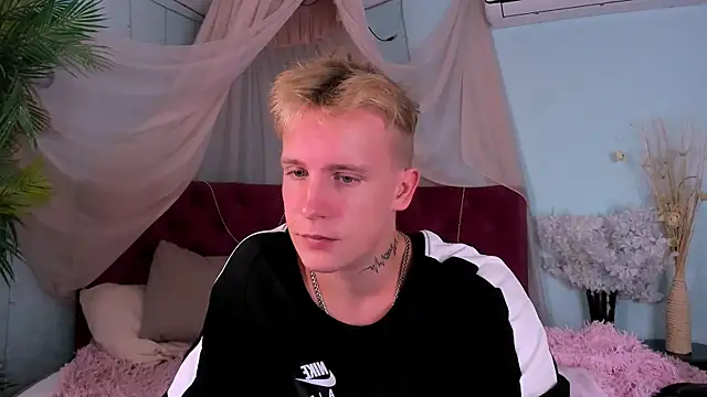  AlexHot  online show from 8, 8, 2026
