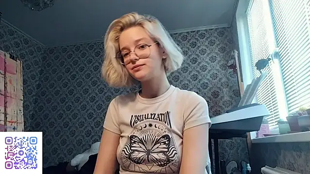 Snapshot of Smartemilia chatting on 3, 8, 2026 Smartemilia online show from 3, 8, 2026