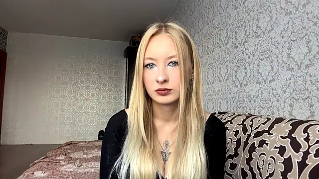 Snapshot of LynneVanbebber chatting on 4, 8, 2026 LynneVanbebber online show from 4, 8, 2026