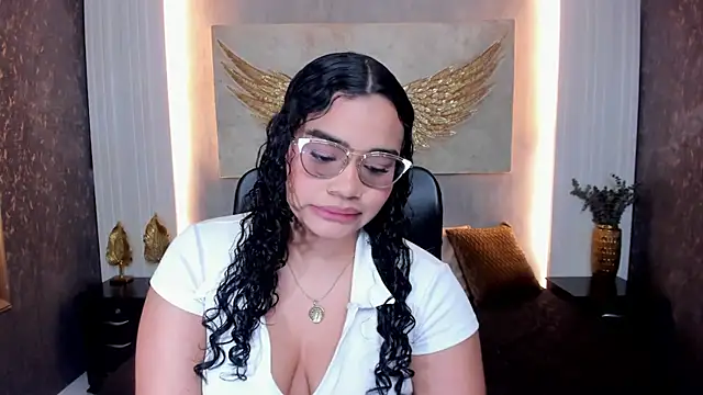 Snapshot of Celeste_luxe chatting on 4, 8, 2026 Celeste luxe online show from 4, 8, 2026