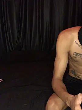 Snapshot of Kinkcouple_ chatting on 5, 8, 2026 Kinkcouple online show from 5, 8, 2026
