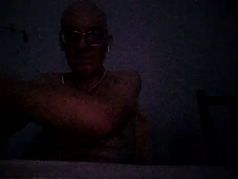 Snapshot of TheRealHunkyy chatting on 5, 8, 2026 TheRealHunkyy online show from 5, 8, 2026