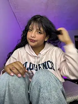 Snapshot of Violeta__22 chatting on 6, 8, 2026 Violeta 22 online show from 6, 8, 2026