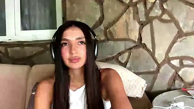 Ellya  online show from 4, 8, 2026
