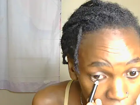 Snapshot of petitevixenn chatting on 4, 8, 2026 petitevixenn online show from 4, 8, 2026