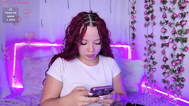 Snapshot of cloey_sweet18 chatting on 4, 8, 2026 cloey sweet18 online show from 4, 8, 2026