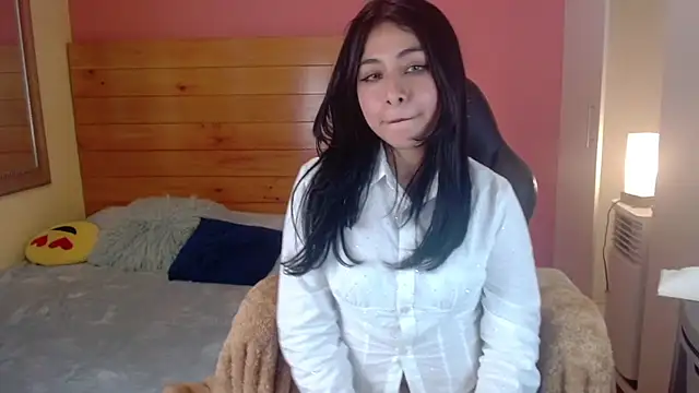 Snapshot of emi_kiss_ chatting on 6, 8, 2026 emi kiss online show from 6, 8, 2026