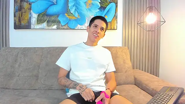 Snapshot of Steven_21Cm chatting on 5, 8, 2026 Steven 21Cm online show from 5, 8, 2026