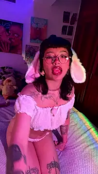Snapshot of luna_bloomss chatting on 7, 8, 2026 luna bloomss online show from 7, 8, 2026
