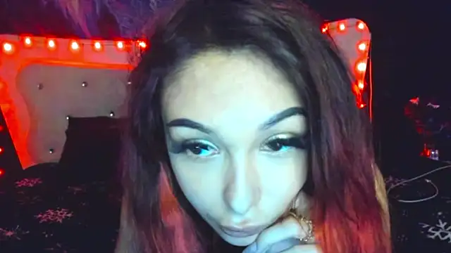 Snapshot of MiniFoxxxx chatting on 7, 8, 2026 MiniFoxxxx online show from 7, 8, 2026