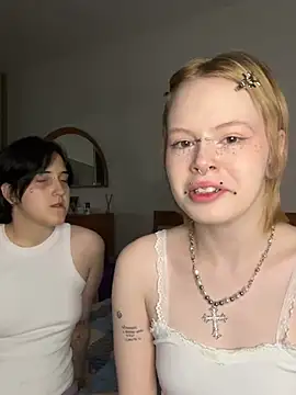 Snapshot of AliceAndMia chatting on 7, 8, 2026 AliceAndMia online show from 7, 8, 2026