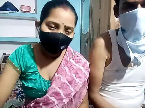 Snapshot of RoyalDesiCouple chatting on 9, 8, 2026 RoyalDesiCouple online show from 9, 8, 2026