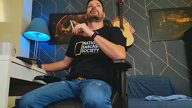 Snapshot of ChrisKox chatting on 18, 10, 2025 ChrisKox online show from 18, 10, 2025