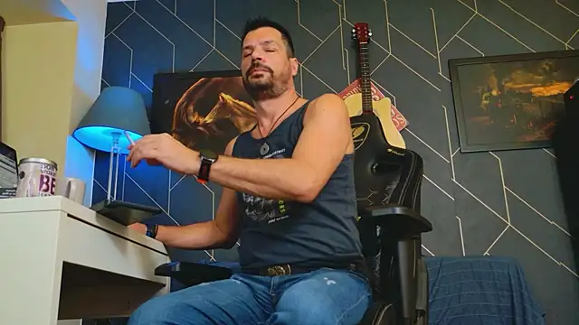 Snapshot of ChrisKox chatting on 12, 10, 2025 ChrisKox online show from 12, 10, 2025