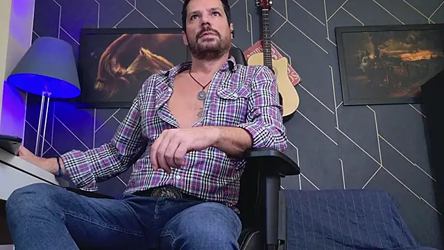 Snapshot of ChrisKox chatting on 24, 11, 2025 ChrisKox online show from 24, 11, 2025