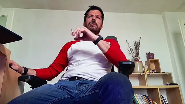 Snapshot of ChrisKox chatting on 10, 5, 2026 ChrisKox online show from 10, 5, 2026
