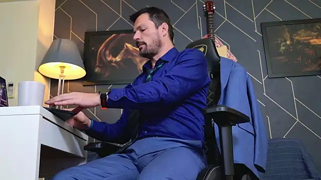 Snapshot of ChrisKox chatting on 7, 11, 2025 ChrisKox online show from 7, 11, 2025