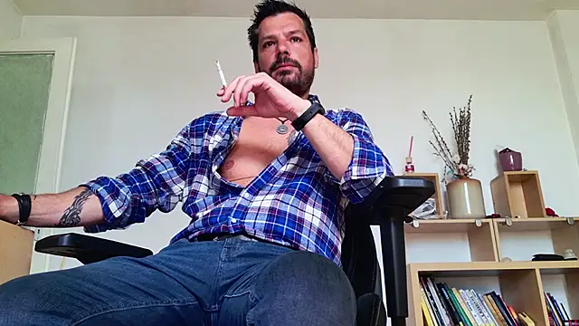 Snapshot of ChrisKox chatting on 4, 5, 2026 ChrisKox online show from 4, 5, 2026