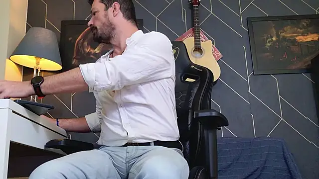 Snapshot of ChrisKox chatting on 15, 11, 2025 ChrisKox online show from 15, 11, 2025