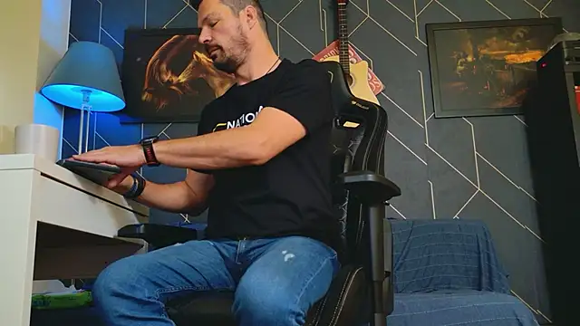 Snapshot of ChrisKox chatting on 14, 10, 2025 ChrisKox online show from 14, 10, 2025