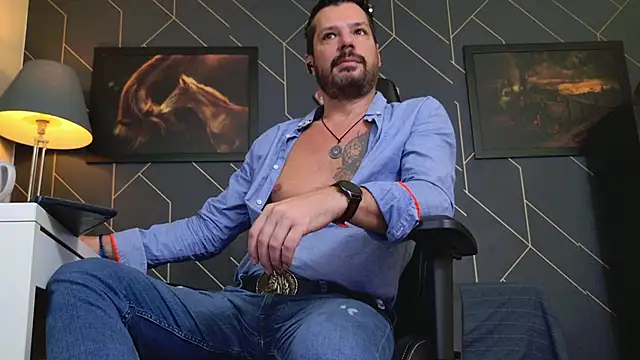 Snapshot of ChrisKox chatting on 6, 11, 2025 ChrisKox online show from 6, 11, 2025