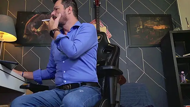 Snapshot of ChrisKox chatting on 29, 10, 2025 ChrisKox online show from 29, 10, 2025