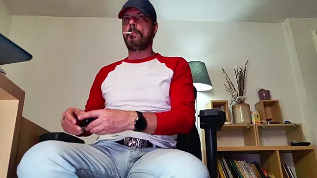 Snapshot of ChrisKox chatting on 8, 5, 2026 ChrisKox online show from 8, 5, 2026