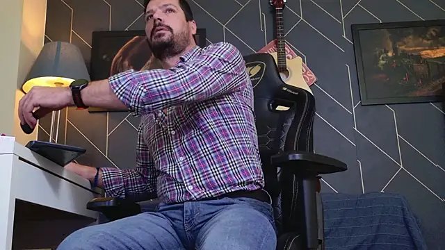 Snapshot of ChrisKox chatting on 14, 11, 2025 ChrisKox online show from 14, 11, 2025