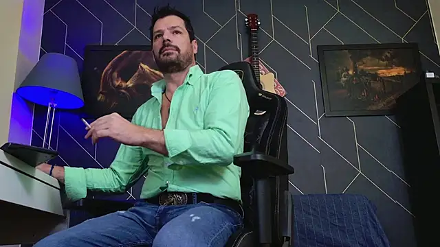 Snapshot of ChrisKox chatting on 28, 11, 2025 ChrisKox online show from 28, 11, 2025