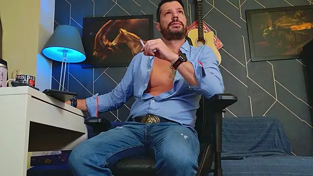 Snapshot of ChrisKox chatting on 21, 10, 2025 ChrisKox online show from 21, 10, 2025