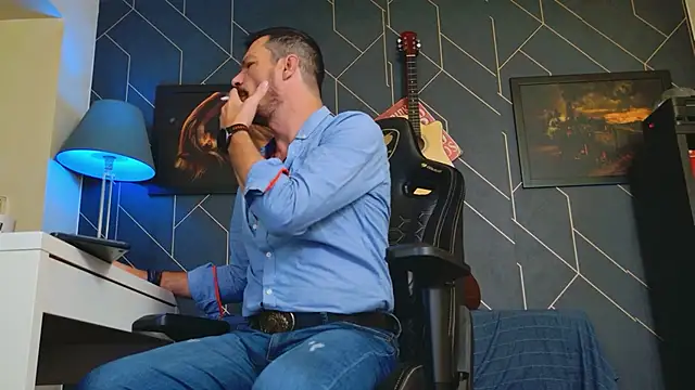 Snapshot of ChrisKox chatting on 13, 10, 2025 ChrisKox online show from 13, 10, 2025