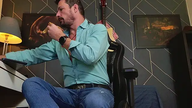 Snapshot of ChrisKox chatting on 5, 11, 2025 ChrisKox online show from 5, 11, 2025