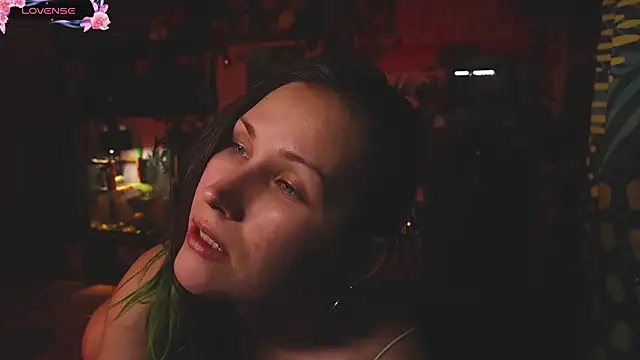 Snapshot of Dead_Butterfly chatting on 27, 10, 2025 Dead Butterfly online show from 27, 10, 2025