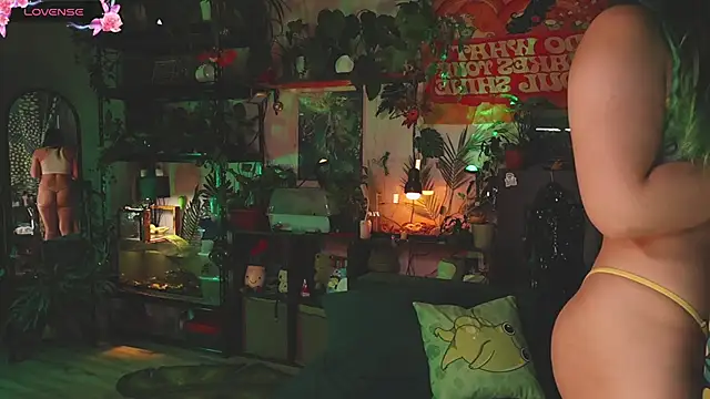 Snapshot of Dead_Butterfly chatting on 8, 11, 2025 Dead Butterfly online show from 8, 11, 2025