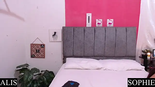 Sophie And Alis online show from 18, 3, 2025
