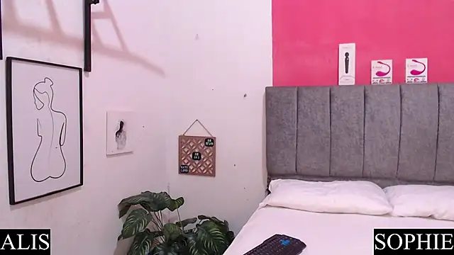Sophie And Alis online show from 26, 2, 2025