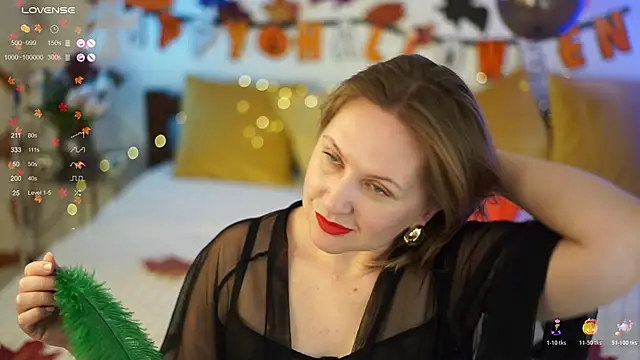 Snapshot of LitleSun chatting on 27, 10, 2025 LitleSun online show from 27, 10, 2025