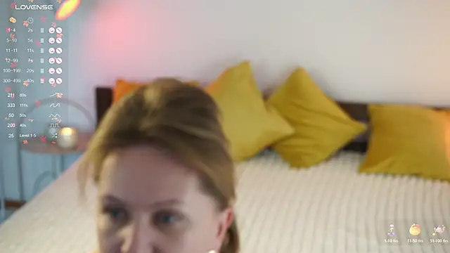 Snapshot of LitleSun chatting on 5, 11, 2025 LitleSun online show from 5, 11, 2025