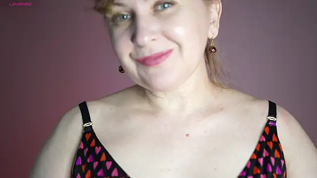 Snapshot of LitleSun chatting on 24, 5, 2026 LitleSun online show from 24, 5, 2026