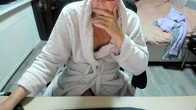 minoesje37 online show from 16, 10, 2025