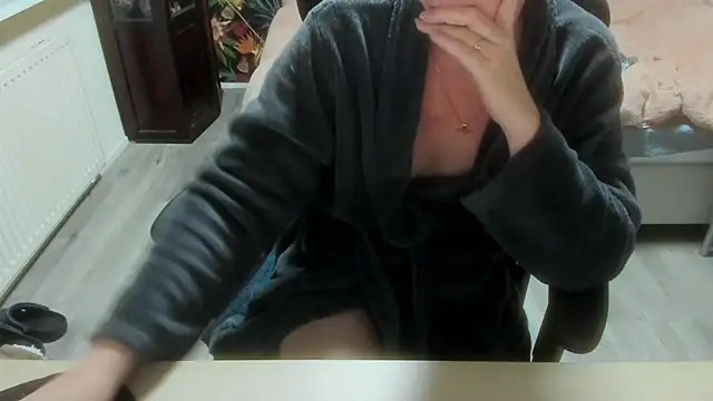 minoesje37 online show from 5, 2, 2026